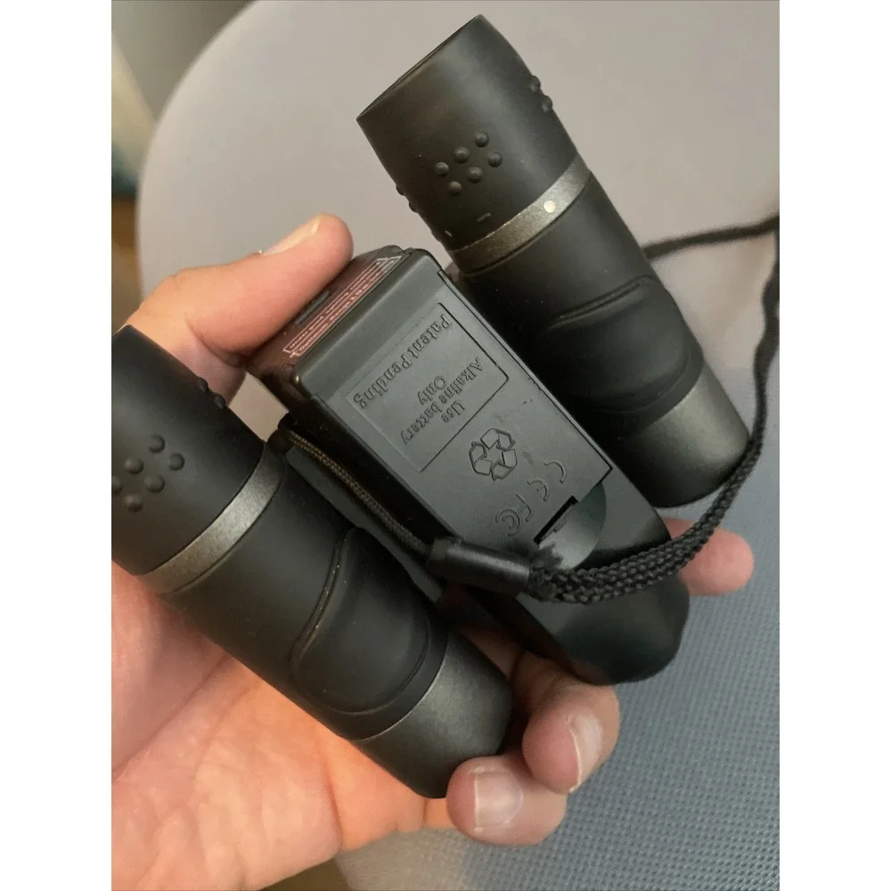 Famous Trails Bino-Camera DCB-822 8x22 Binocular & Digital Camera Untested